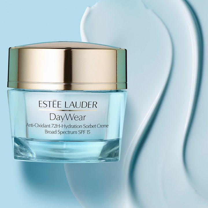 Estée Lauder DayWear Sorbet Cream SPF15 50 ml dagkrem i lyseblå krukke med gulllokk og frisk sorbet-tekstur.