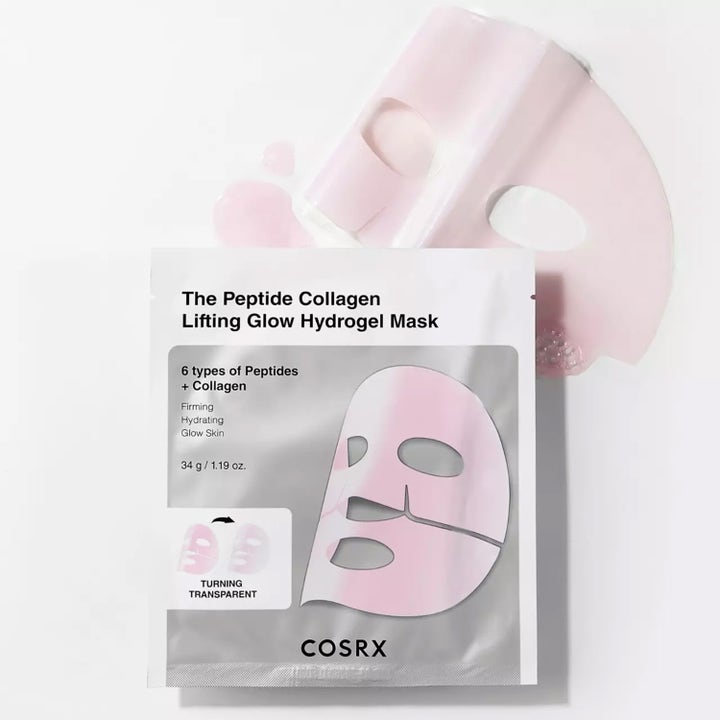 COSRX Peptide Glow Hydrogel Mask 3 stk oppstrammende ansiktsmaske i hvit sachet med rosa hydrogel som blir gjennomsiktig.