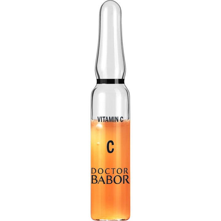 Doctor Babor Vitamin C Ampulle for glød i en gjennomsiktig glassampulle fylt med et klart oransje serum.