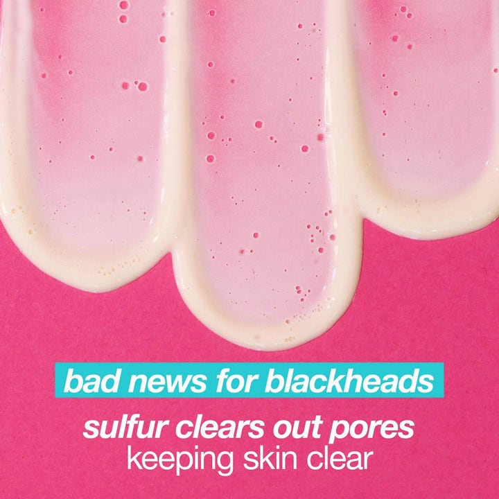 Dermalogica Clear Start Blackhead Clearing Fizz Mask hudpleie renser porer med svovel i en boblende kremet tekstur.