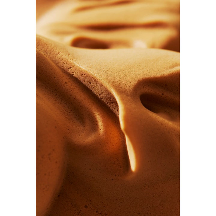 Hickap Bronze Booster Self Tanning Mousse 150 ml brun uten sol med en luftig og kremet lysebrun mousse-tekstur