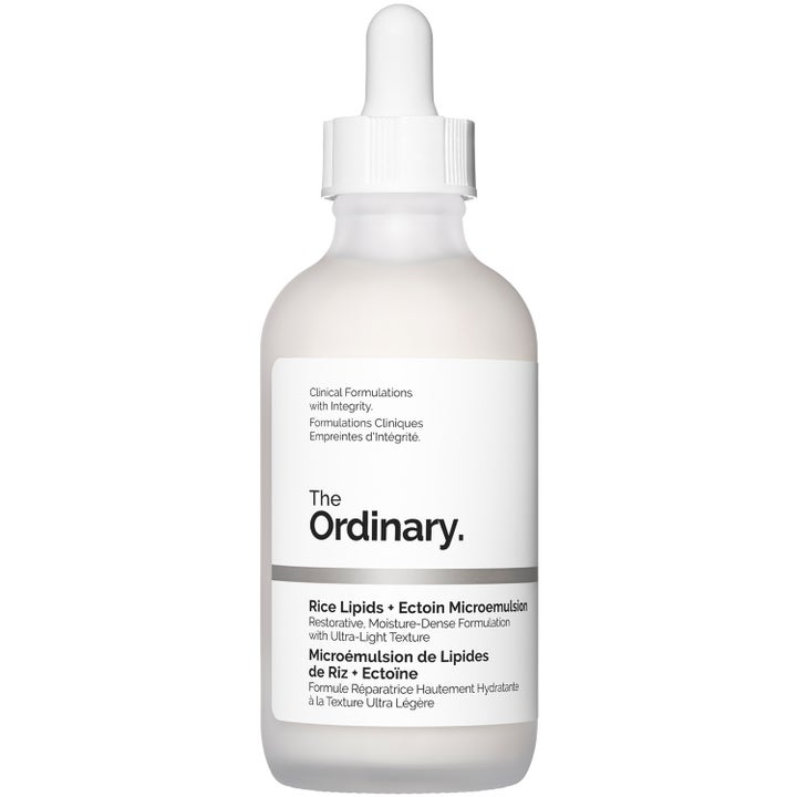 The Ordinary Rice Lipids + Ectoin Microemulsion reparerende serum i frostet glassflaske med hvit pipette.