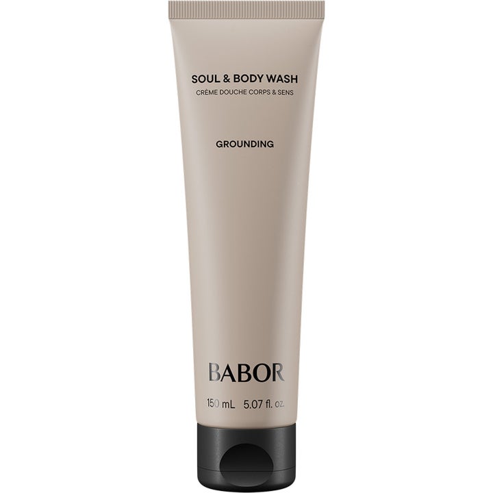 Babor Soul & Body Wash Grounding 150 ml rengjørende dusjkrem i en minimalistisk beige tube med sort flippkork