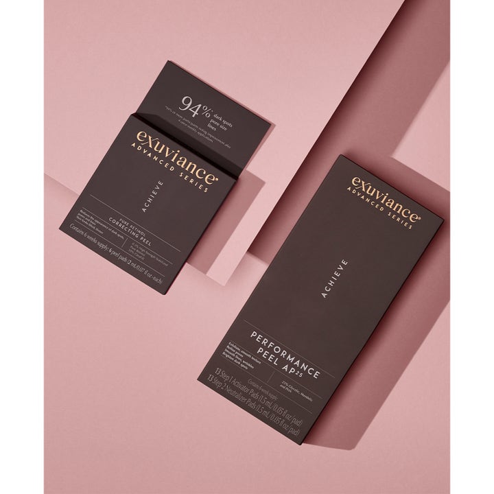 Exuviance Pure Retinol Correcting Peel 6 stk peeling som reduserer porer vist som brune esker på rosa bakgrunn