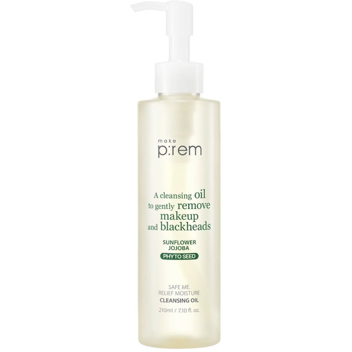 make p:rem Safe me. Relief moisture cleansing oil 210ml fjerner sminke i klar pumpeflaske med lys gul olje