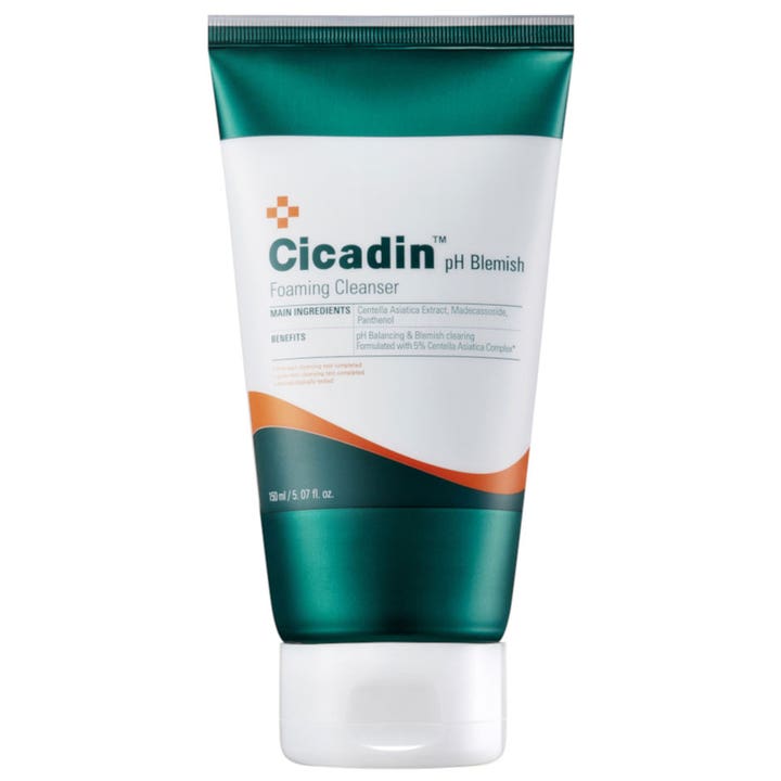 Missha Cicadin pH Blemish Foaming Cleanser 150 ml beroligende rens mot urenheter i hvit og grønn tube med hvitt lokk