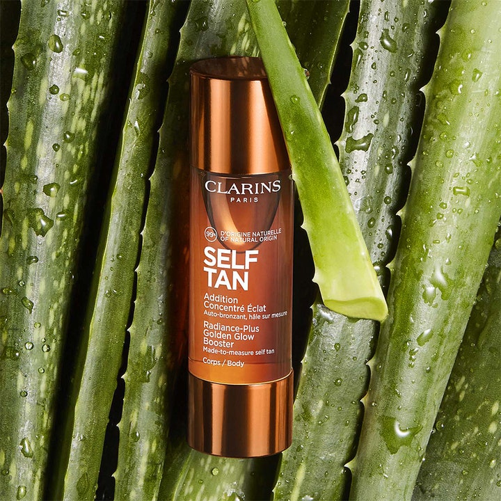 Clarins Radiance-Plus Golden Glow Booster Body 30 ml selvbruningsdråper gir naturlig glød i bronseflaske med aloe vera.