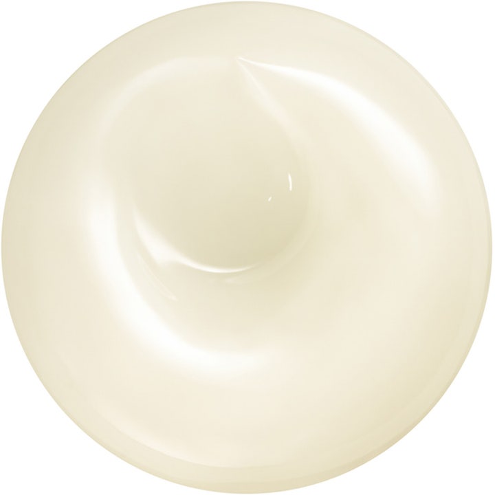 Shiseido Men Total Revitalizer Cream 30 ml fuktighetskrem med en glatt og kremet hvit tekstur