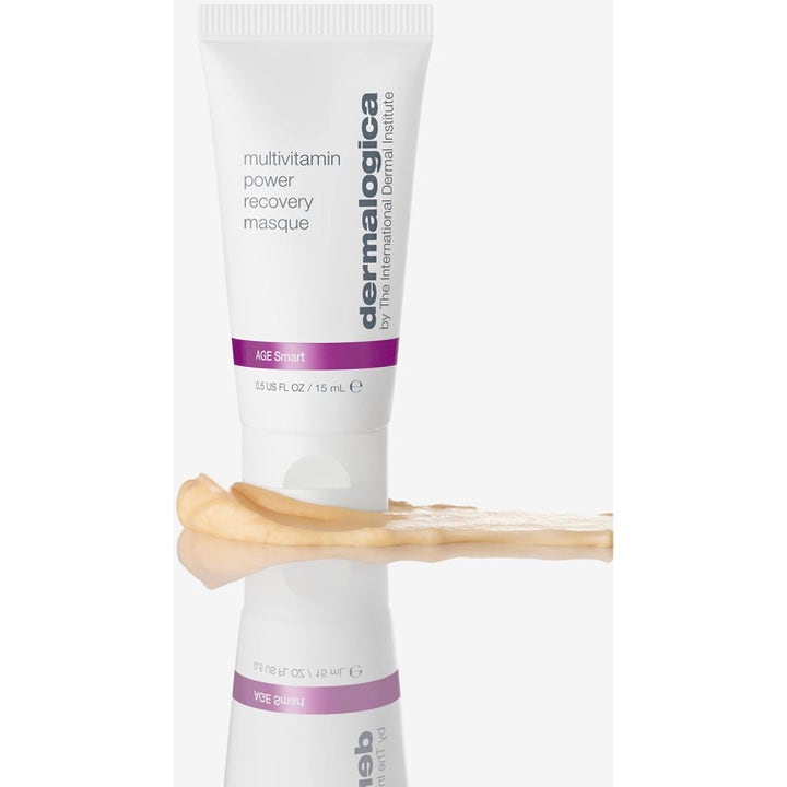 Dermalogica AGE Smart Multivitamin Power Recovery Masque 15 ml ansiktsmaske hvit tube med ferskenfarget tekstur