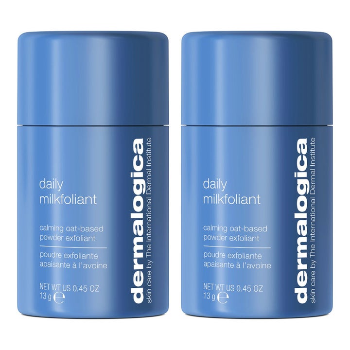 Dermalogica Daily Milkfoliant 13 g beroligende ansiktsskrubb i to blå beholdere med hvit tekst