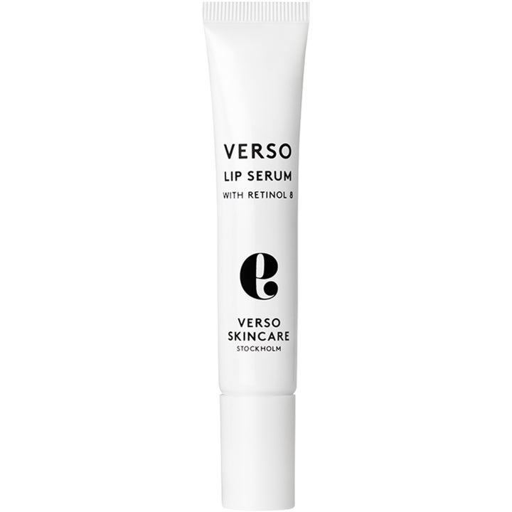 Verso Lip Serum 15 ml mot aldringstegn på lepper i hvit tube med svart tekst og Retinol 8