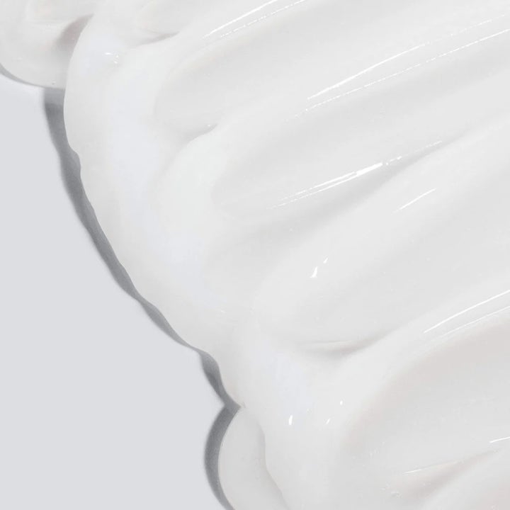 Dermalogica UltraCalming Cleanser 500 ml ansiktsrengjøring med en beroligende hvit og kremet gel-tekstur.