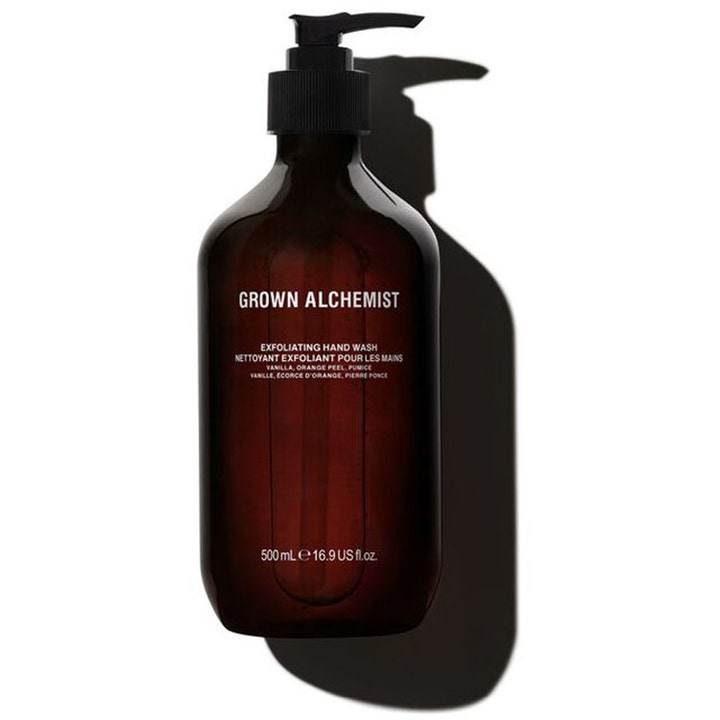 Grown Alchemist Exfoliating Hand Wash 500ml eksfolierende håndsåpe i mørk ravfarget flaske med praktisk sort pumpe