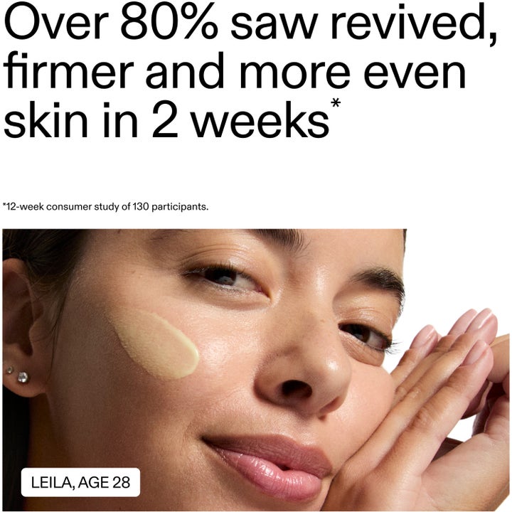 The INKEY List Starter Retinol Serum 30 ml gir fastere hud vist med gul tekstur på kinn og tekst om resultat etter 2 uker
