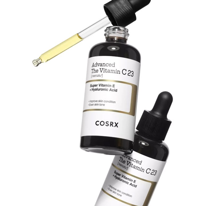 COSRX Advanced The Vitamin C 23 Serum 20 g glødgivende serum i mørke glassflasker med pipette og gul tekstur