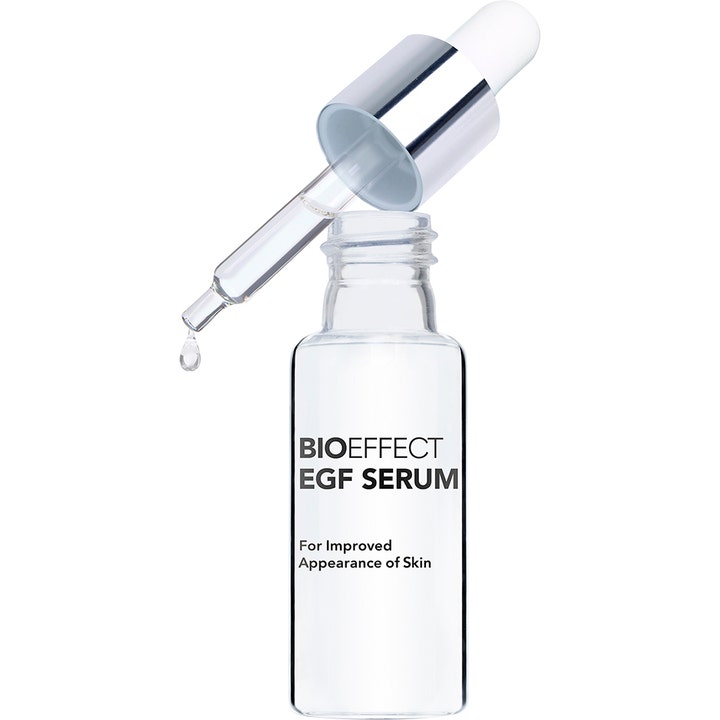 Bioeffect EGF Serum 15 ml fuktighetsgivende ansiktsserum i glassflaske med sølvfarget pipette og en klar dråpe