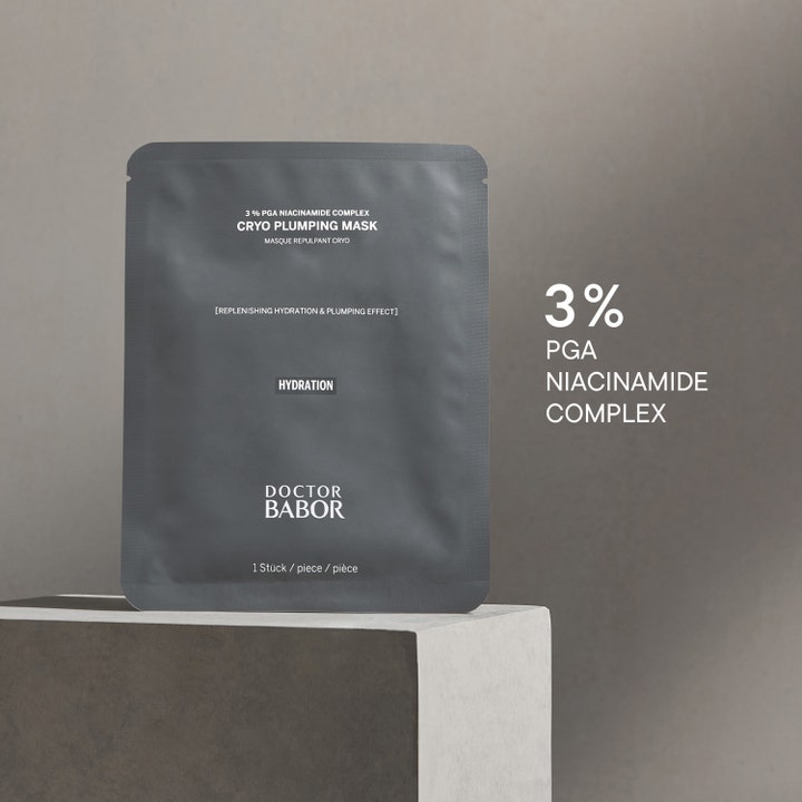 Babor DOC Cryo Plumping Mask 1 stk fuktighetsgivende ansiktsmaske i grå pose med 3 % PGA niacinamide complex