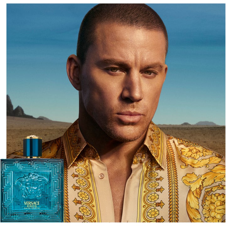 Versace Eros After Shave Balm 100 ml med beroligende effekt vist med mann i et ørkenlandskap