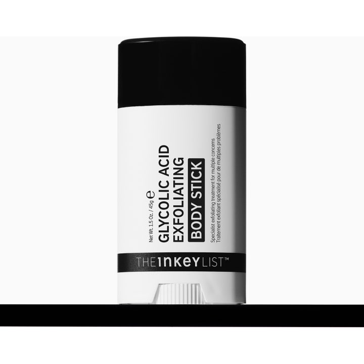 The INKEY List Glycolic Acid Exfoliating Body Stick 45 g med glykolsyre eksfolierer nupper i hvit stift og svart-hvit eske.