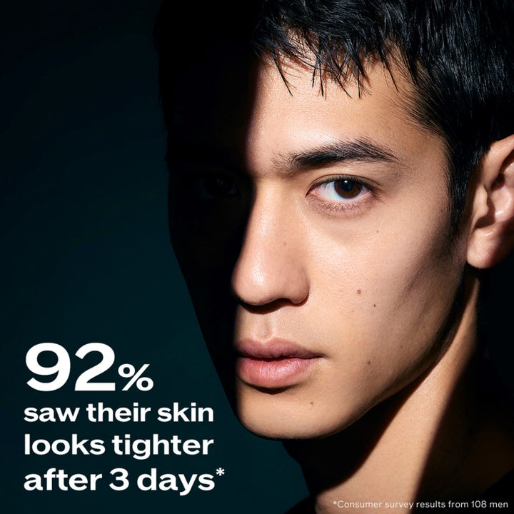 Shiseido Ultimune Men 2.0 Power Infusing Concentrate 50 ml serum for fastere hud viser en mann i dramatisk lys.