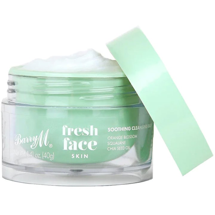 Barry M Fresh Face Skin Soothing Cleansing Balm 50 ml i grønn krukke med hvit, kremet tekstur.