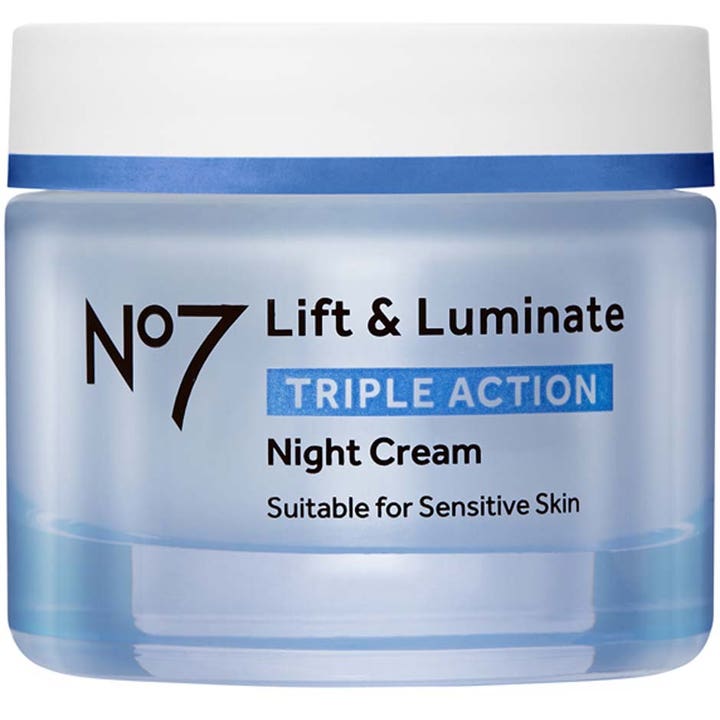No7 Lift & Luminate Triple Action Night Cream 50ml oppstrammende nattkrem i lyseblå glasskrukke med hvitt lokk