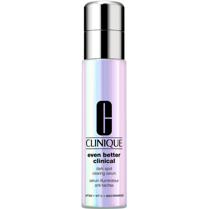 Clinique Even Better Clinical Dark Spot Clearing Serum mot mørke flekker i en iriserende flaske med sølvfarget kork