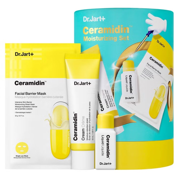 Dr. Jart+ Ceramidin Moisturizing Set 3 deler styrkende hudpleie i gul og hvit forpakning foran en stor turkis gaveeske.