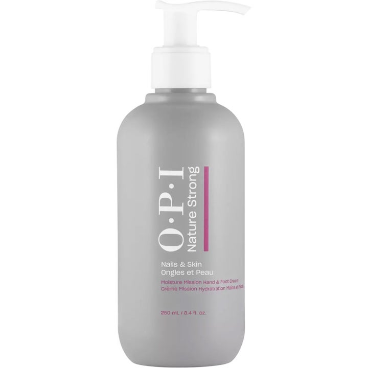 OPI Nature Strong Moisture Mission Hand & Foot Cream 250 ml fuktighetsgivende krem i grå flaske med hvit pumpe