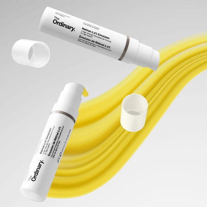 The Ordinary Retinal 0.2% Emulsion 15 ml serum mot aldringstegn i hvit pumpeflaske med gul kremet tekstur