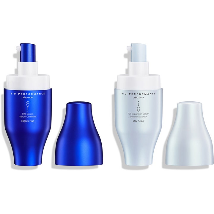 Shiseido Bio-Performance Skin Filler 60 ml utfyllende serum i blå og hvit pumpeflaske for natt og dag.