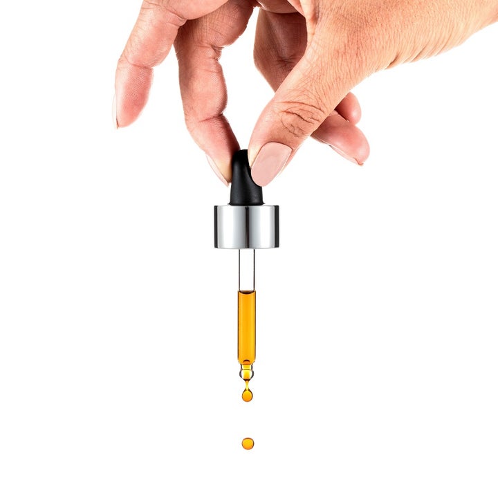 Swiss Clinic Self-Tan Drops 15 ml selvbruning i pipette med gylne dråper som gir naturlig glød.