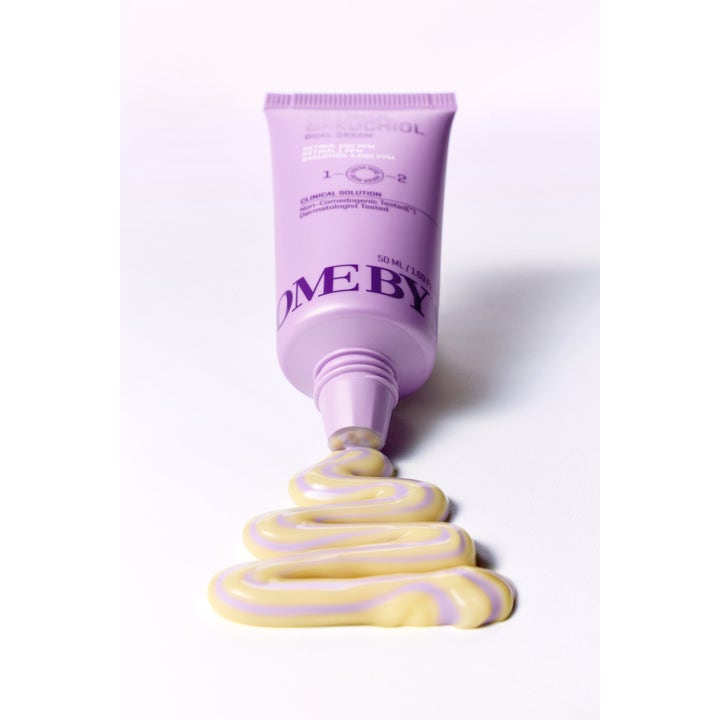 Some By Mi Retinol Bakuchiol Dual Cream 50 ml nattkrem som gir glød med virvlende lilla og gul tekstur fra tube
