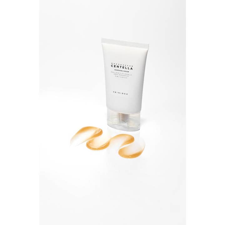 SKIN1004 Madagascar Centella Soothing Cream 75 ml ansiktskräm i hvit tube med gjennomsiktig ravfarget gelé
