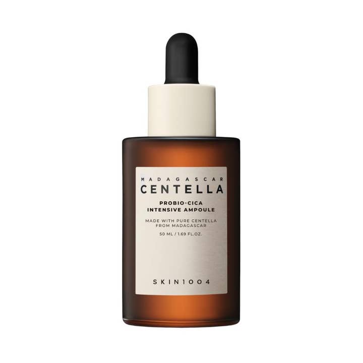 SKIN1004 Madagascar Centella Probio-Cica Intensive Ampoule 50 ml beroligende serum i brun glassflaske med pipette