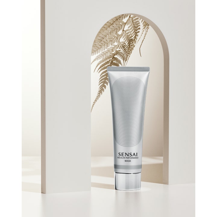 Sensai Cellular Performance Mask 100 ml pleiende ansiktsmaske i sølvtube med sirkelmønster og hvit bue
