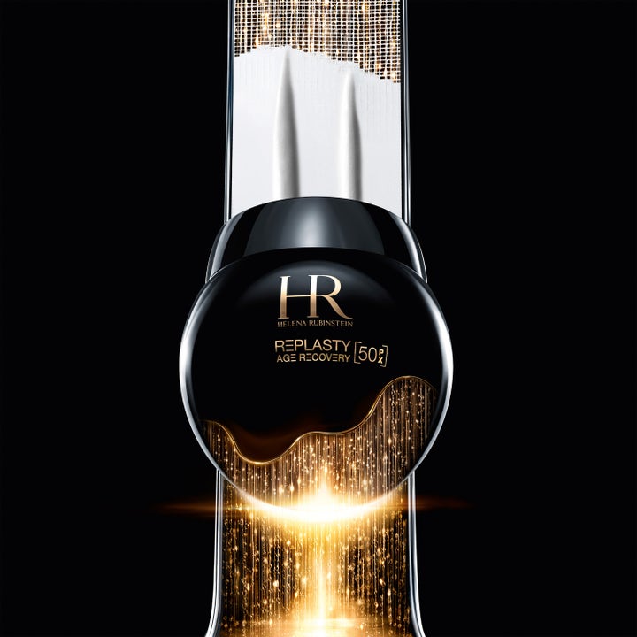 Helena Rubinstein Re-Plasty Age Recovery 50 ml nattkrem i sort krukke med gullskrift mot glitrende lyspartikler.