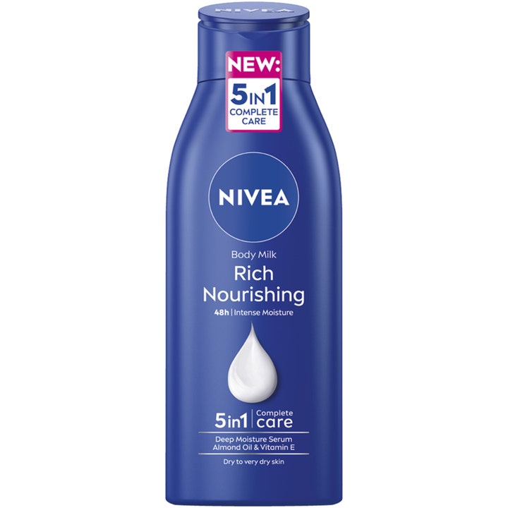 NIVEA Rich Nourishing Body Lotion 400 ml fuktighetsgivende body milk i blå flaske med mandelolje og 5in1 care