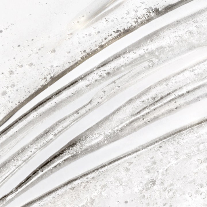 Dermalogica Special Cleansing Gel 50 ml ansiktsrens med en gjennomsiktig og boblende geltekstur i nærbilde
