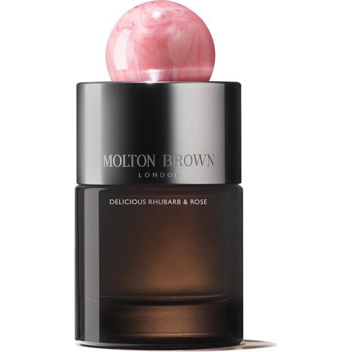 Molton Brown Delicious Rhubarb & Rose Eau de Parfum 100 ml i mørk glassflaske med rosa marmorert kork