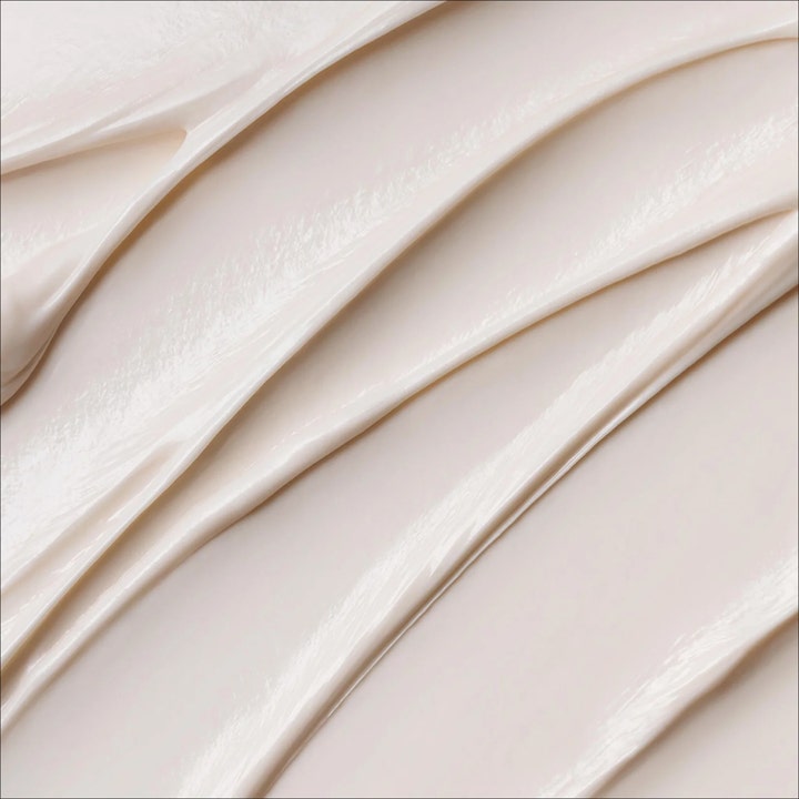 Dermalogica Stabilizing Repair Cream 50 ml beroligende ansiktskrem med en rik og kremet tekstur i myke strøk.
