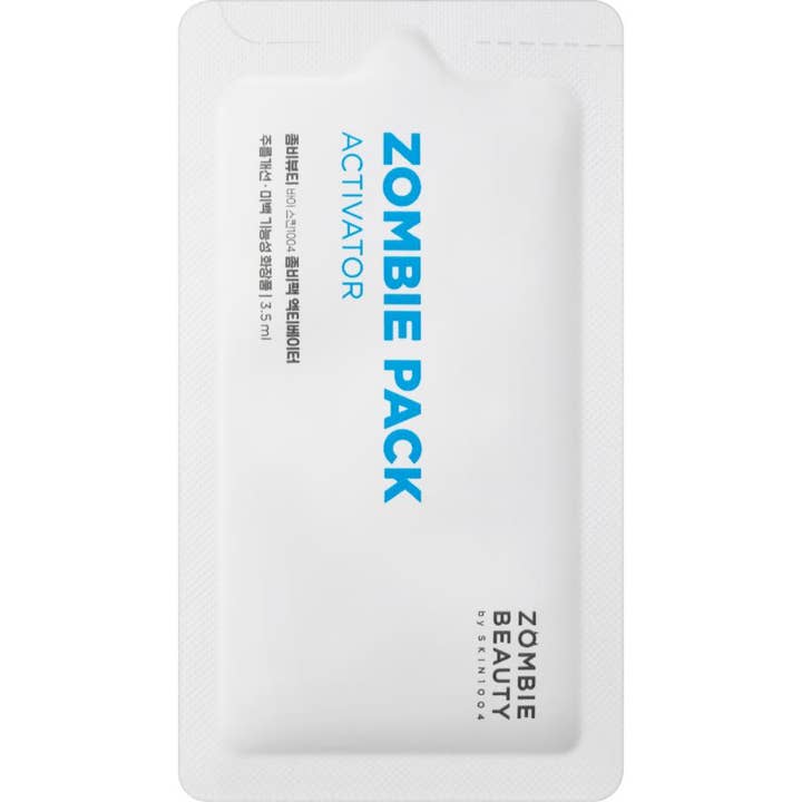 SKIN1004 ZOMBIE BEAUTY Zombie Pack Activator 3,5 ml ansiktsmaske i en hvit porsjonspose med blå tekst