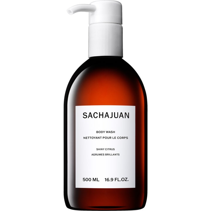 Sachajuan Body Wash Shiny Citrus 500 ml oppfriskende dusjsåpe i en brun flaske med hvit pumpe og hvit etikett