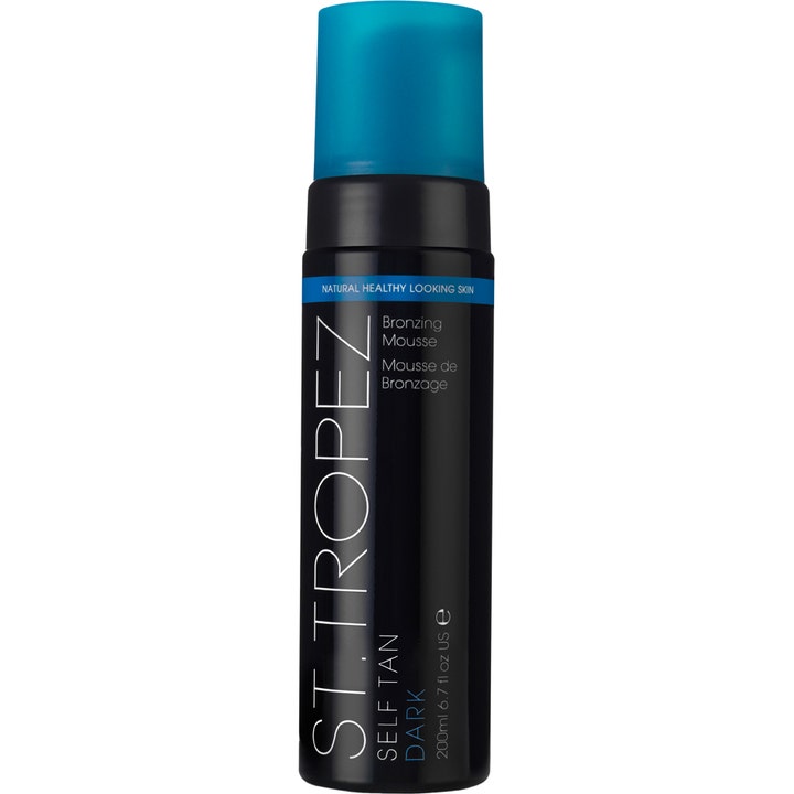 St. Tropez Self Tan Dark Bronzing Mousse 200 ml selvbruningsmousse gir dyp glød i svart flaske med blått lokk
