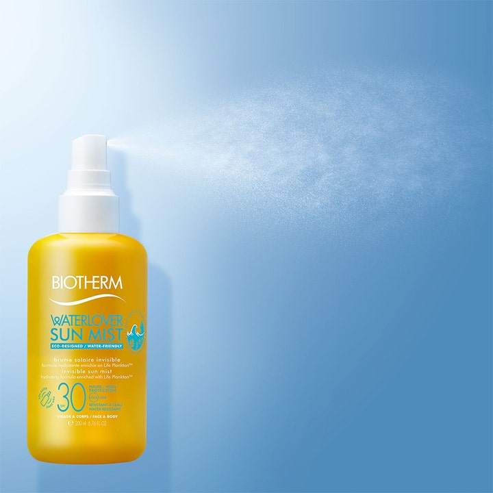 Biotherm Water Lover Sun Mist 200 ml solkrem sprayes som en fin tåke fra en gul flaske med hvit pumpe