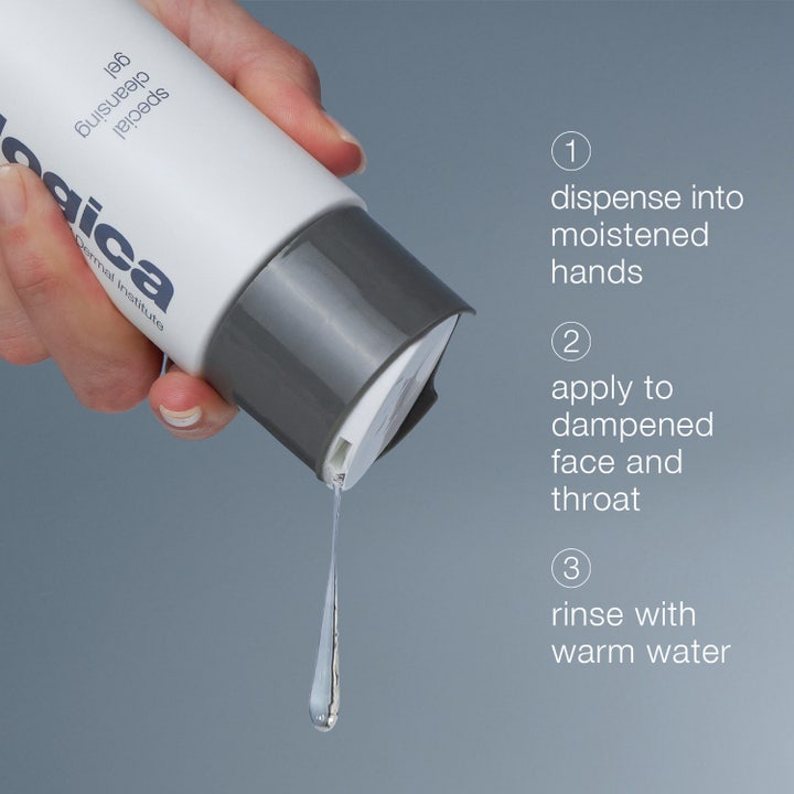 Dermalogica Special Cleansing Gel 500 ml skummende ansiktsrens påsmurt ansiktet til en kvinne