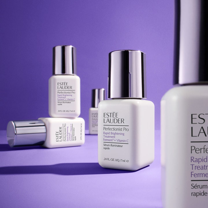Estée Lauder Perfectionist Pro Rapid Brightening Treatment 30 ml glødgivende vitamin C serum i hvite flasker.
