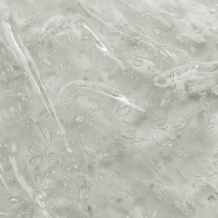 Mario Badescu Hyaluronic Dew Drops 29 ml hyaluronsyreserum med en klar geltekstur fylt med små luftbobler