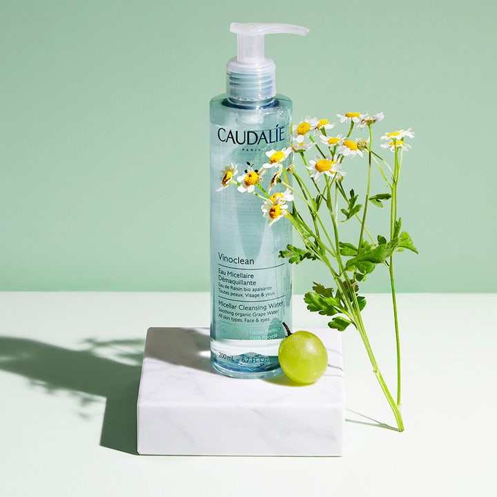 Caudalie Vinoclean Micellar Cleansing Water 200 ml beroligende ansiktsrens i pumpeflaske med grønn drue og kamille