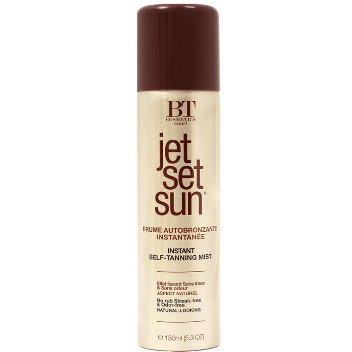 Jet Set Sun Instant Self-Tanning Mist 150ml selvbruning gir naturlig glød i en gullfarget sprayflaske med brunt lokk